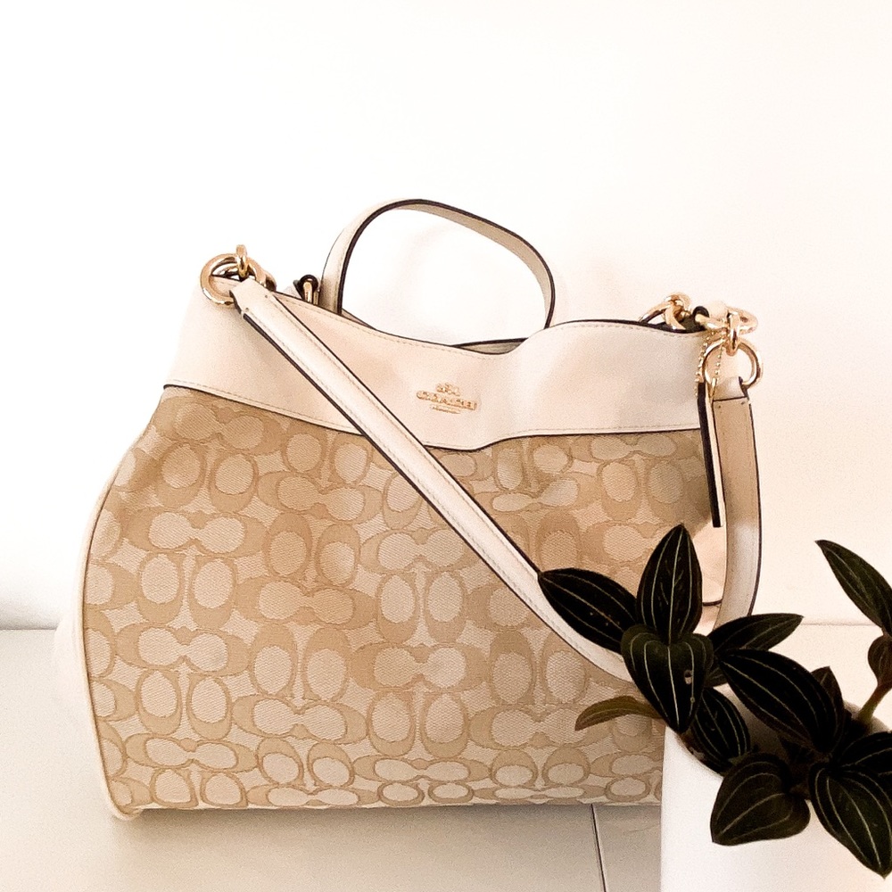 Lexy Shoulder Bag In Signature Jacquard